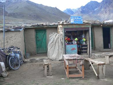 20060827_hotel_shandur_pass.jpg